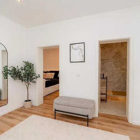 Appartement King Bed 2x2m With Oled Tv Lift 10 Min To Center *